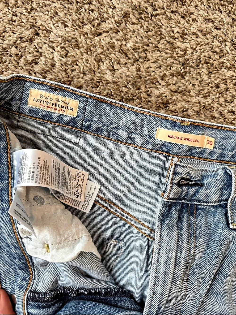 Levi's Ribcage Wide Leg - Picture 5 of 5